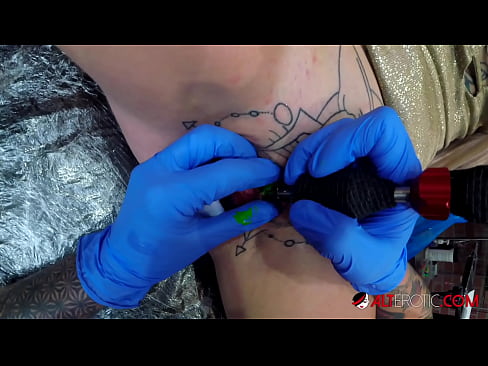 ❤️ Ekstrèmman tatoue hottie Sully Savage te fè yon tatoo sou klitoris li ❤ Sèks bon jan kalite nan pònografi ht.com-pornzog.ru ﹏